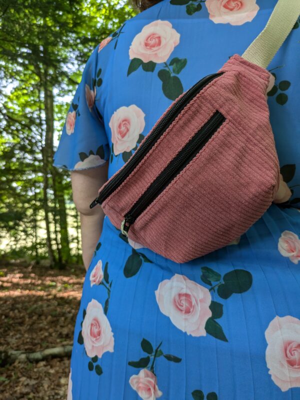 Sac banane en velours côtelé – Image 7